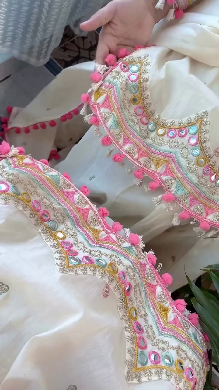 Graceful White Ethnic Suit with Pink Detailing – Simple Yet Stunning