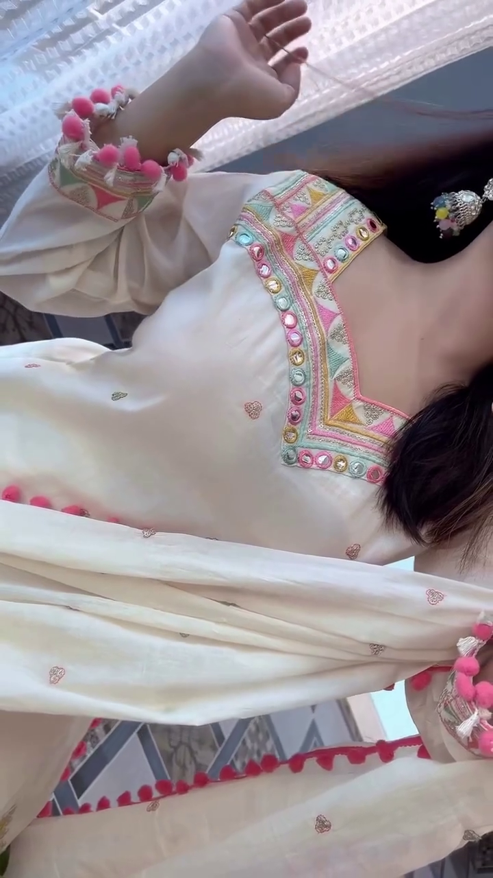 Graceful White Ethnic Suit with Pink Detailing – Simple Yet Stunning
