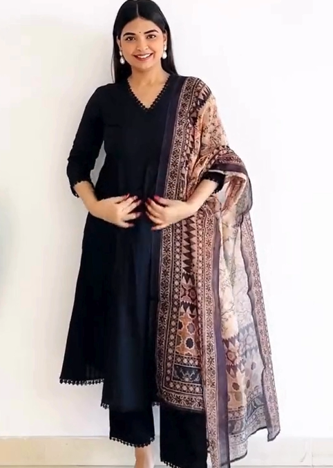 Classic Black Ethnic Suit with Printed Dupatta – Timeless Elegance
