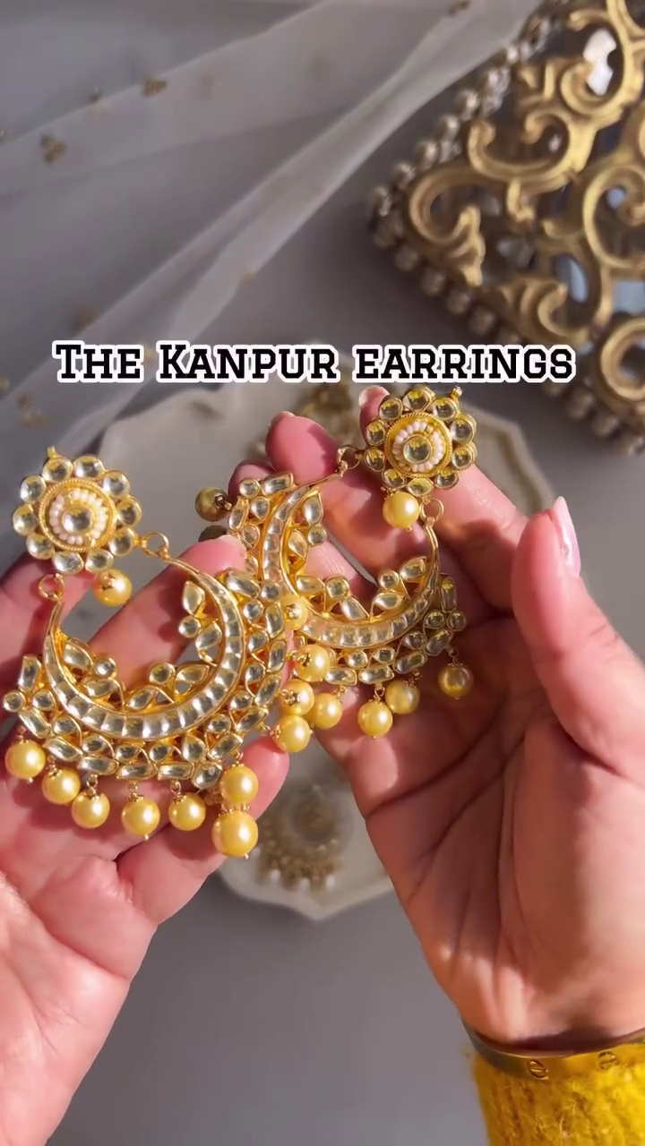 🌙 Classic Ajisha Chandbali Earrings