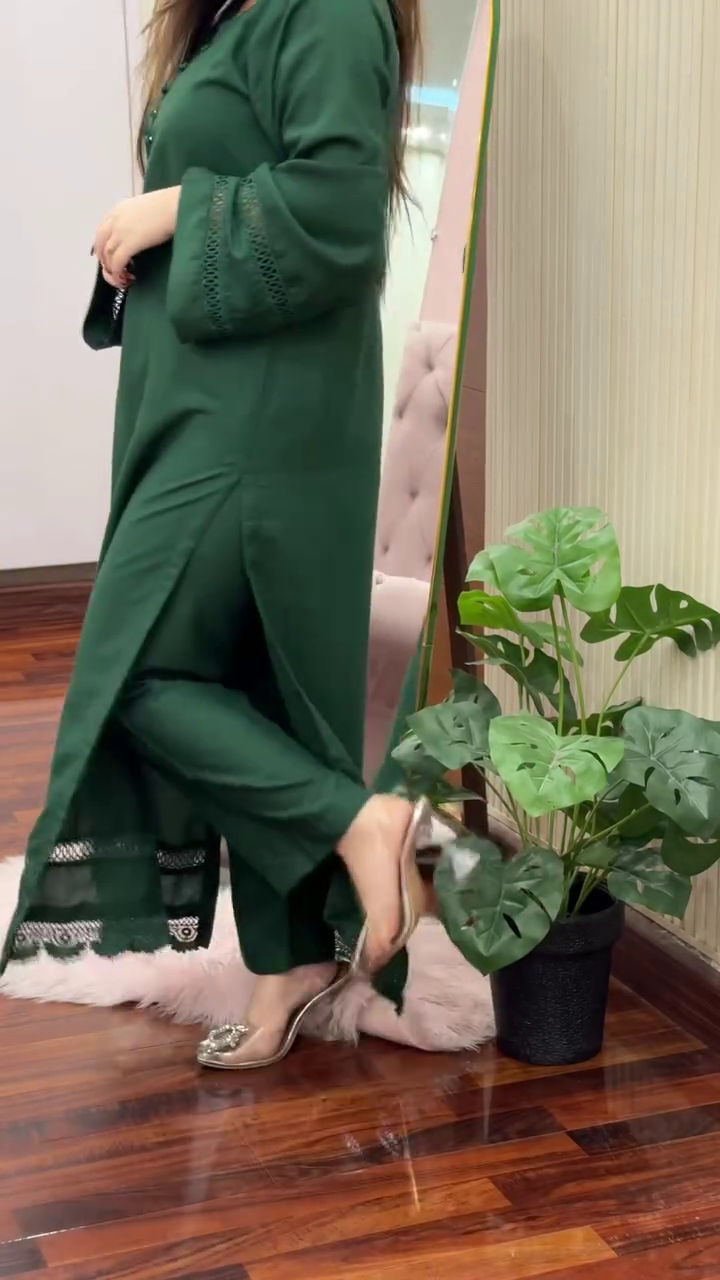 Grace in Green – Minimalist Long Dress for Effortless Elegance