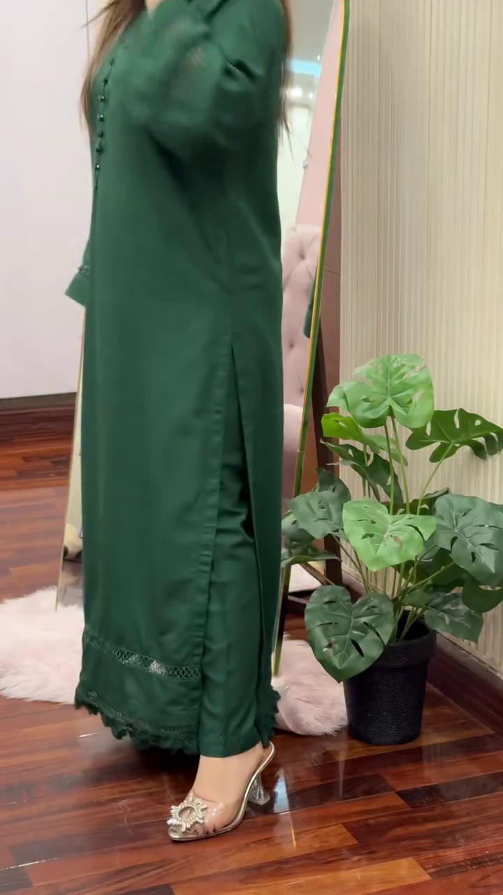 Grace in Green – Minimalist Long Dress for Effortless Elegance