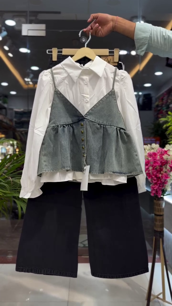 Layered Chic Combo – Elegant Top with Wide Pants!