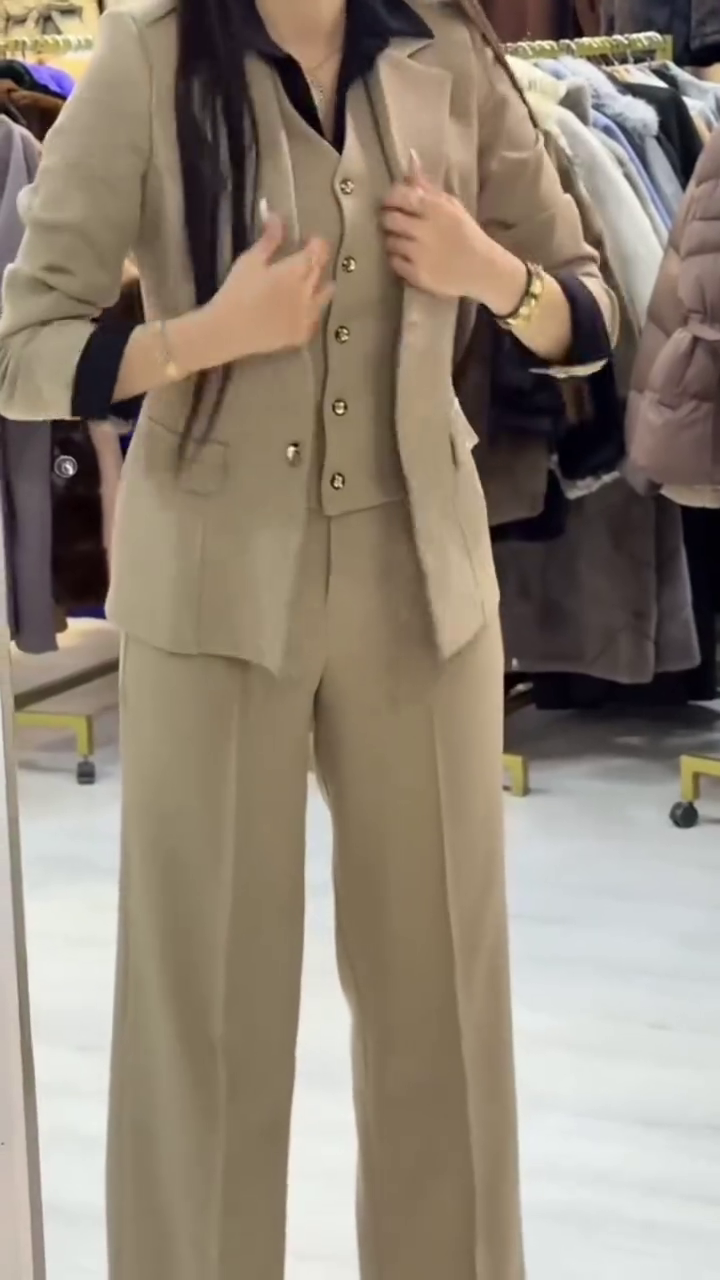 Elegant Beige 3-Piece Suit – Boss Lady Power Look!