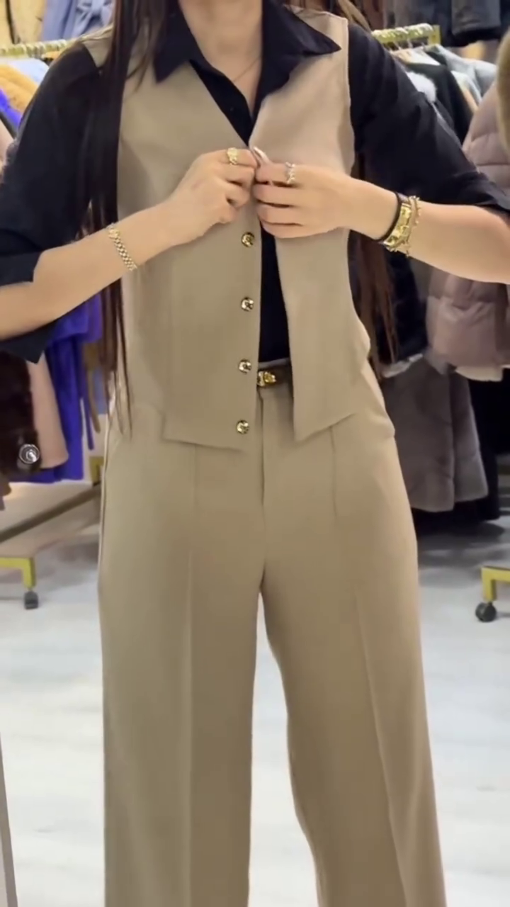 Elegant Beige 3-Piece Suit – Boss Lady Power Look!