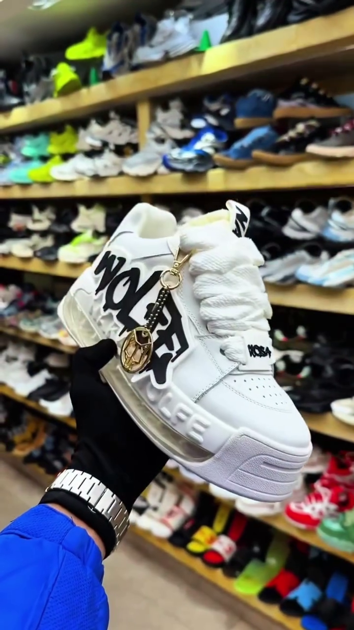👟 Bold Streetwear Sneakers – Style That Stands Out