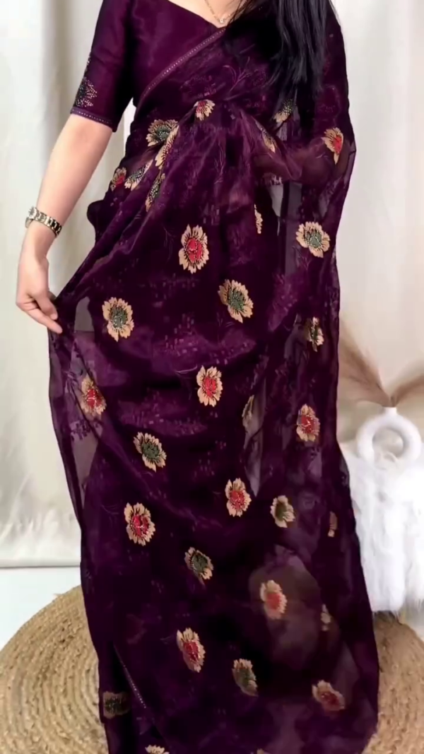 Women's Beautiful Sitara Chiffon Saree with Blouse – A Timeless Elegance - Image 4