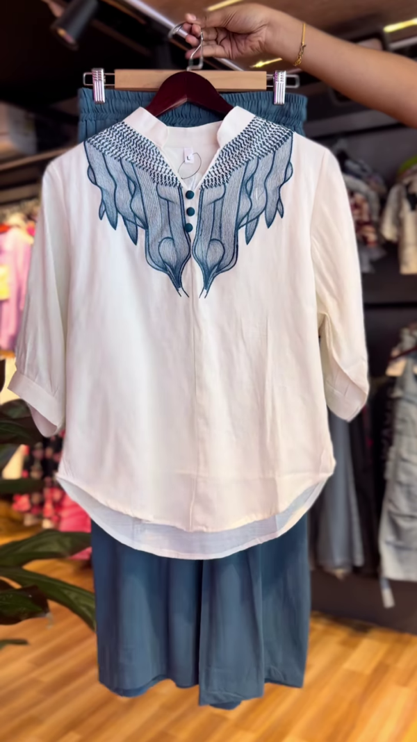 🌊 Elegance in Blue & White – A Timeless Fusion 🌊 - Image 2