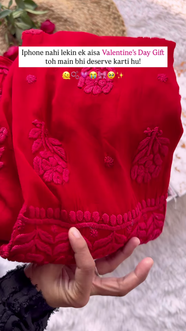 ❤️ The Perfect Valentine's Day Gift – A Timeless Red And Pink Embroidered Beauty! ❤️ - Image 3