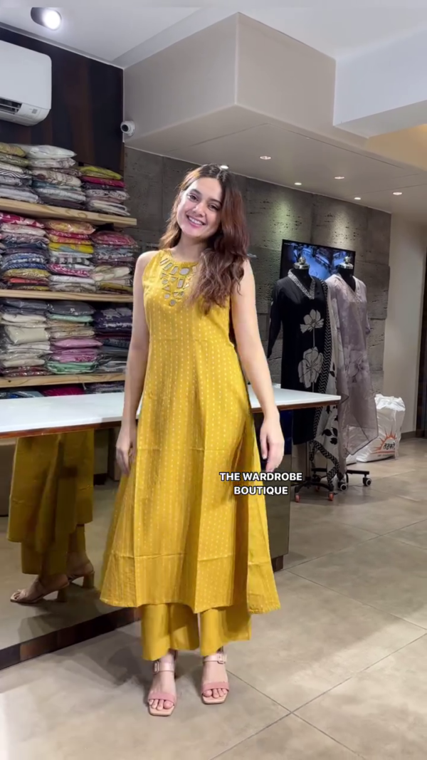 Solid Party Wear Round Neck Sleeveless Knee-Length Regular Fit Kurta – Effortless Elegance for Every Occasion - Image 2