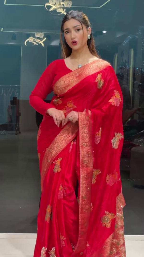 Exquisite Soft Silk Saree in Red with Blouse Piece – A Timeless Heritage Weave