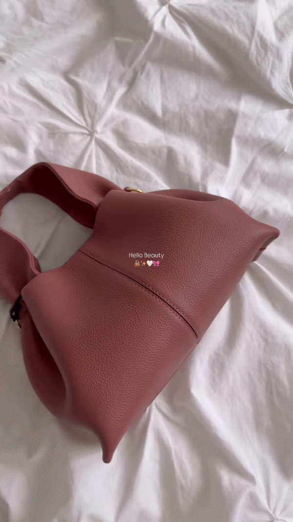 "Chic Elegance: The Everyday Shoulder Companion"