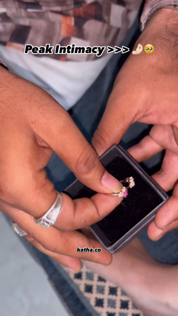 Delicate Gold Toe Ring with Pink and White Accents - Image 3
