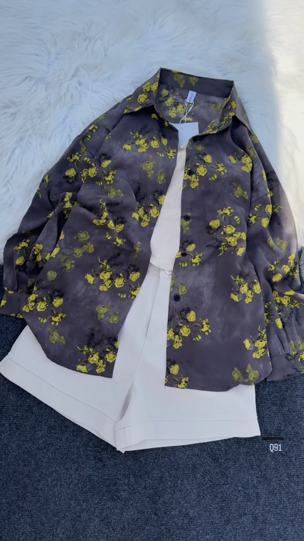 🌼 Effortlessly Chic Grey Floral Print Oversized Shirt & White Shorts Set 🤍 - Image 2