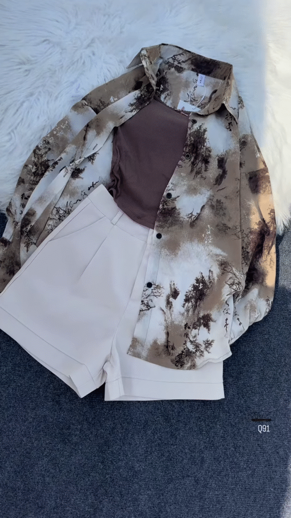 🌼 Effortlessly Chic Grey Floral Print Oversized Shirt & White Shorts Set 🤍 - Image 3