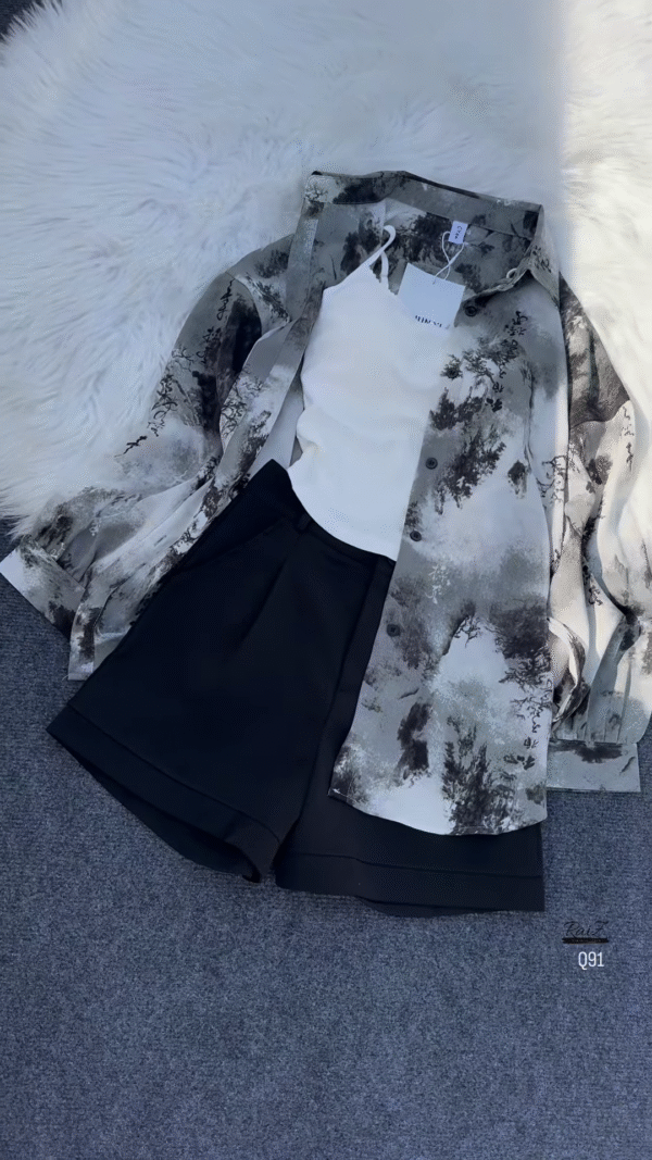 🌼 Effortlessly Chic Grey Floral Print Oversized Shirt & White Shorts Set 🤍 - Image 5