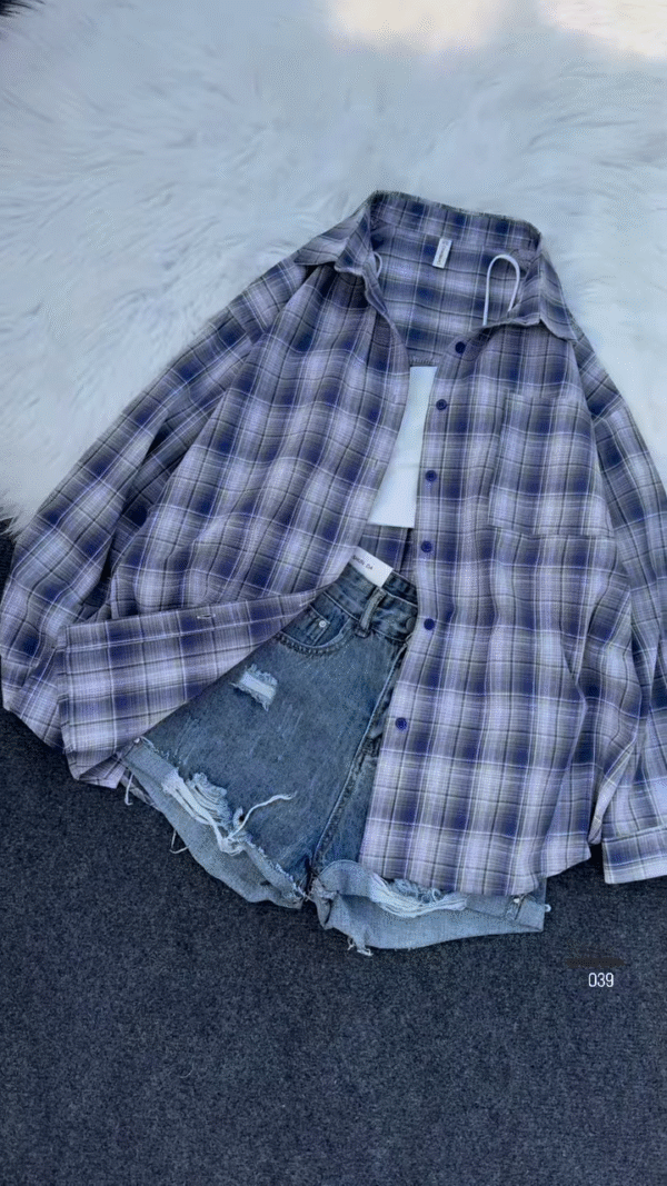 💙 Casual Cool Blue & White Plaid Oversized Shirt with Distressed Denim Shorts 👖 - Image 2
