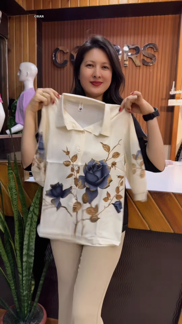 🌸 Elegant Cream Floral Print Blouse & Light-Colored Pants Ensemble 🌷 - Image 2