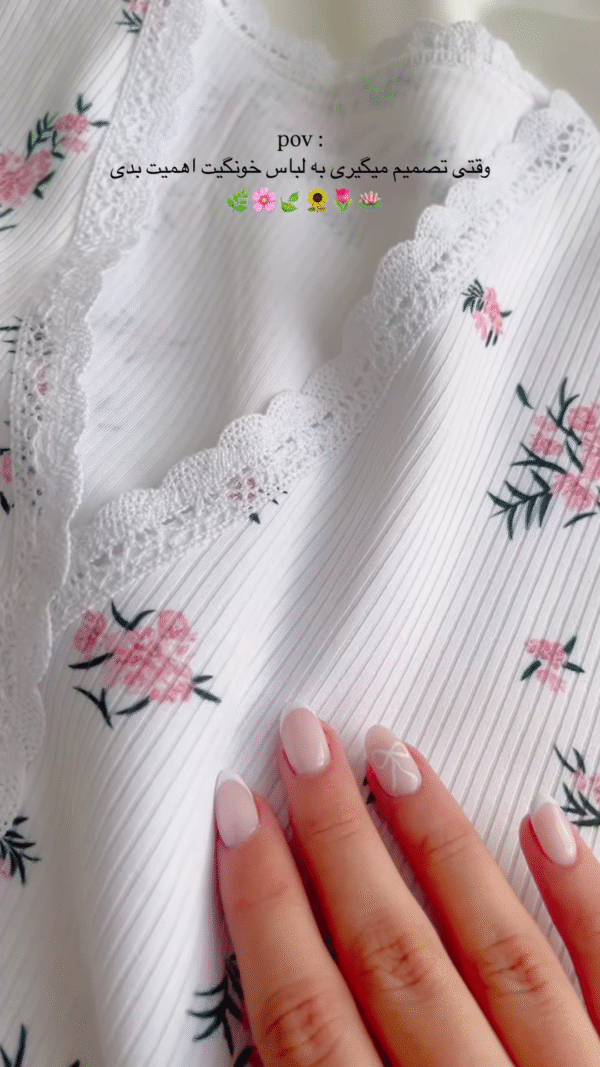 Elegant White Pajama Set with Floral Pattern and Lace Trim - Image 3