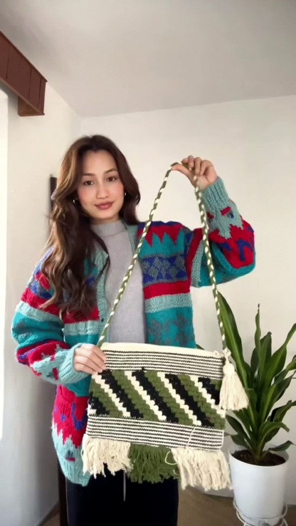 🧶 Bold & Cozy – The Ultimate Cardigan Season Essential 🍂❄️ - Image 2