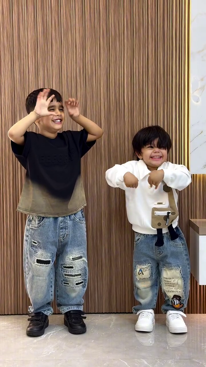 Trendy Kids Casual Denim Looks – Playful Street Style for Little Stars - Image 5