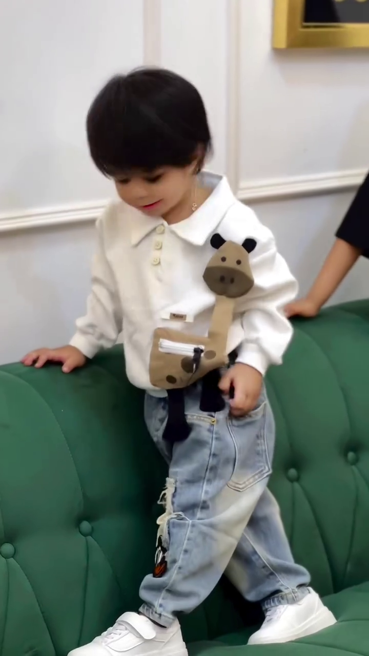 Trendy Kids Casual Denim Looks – Playful Street Style for Little Stars - Image 3