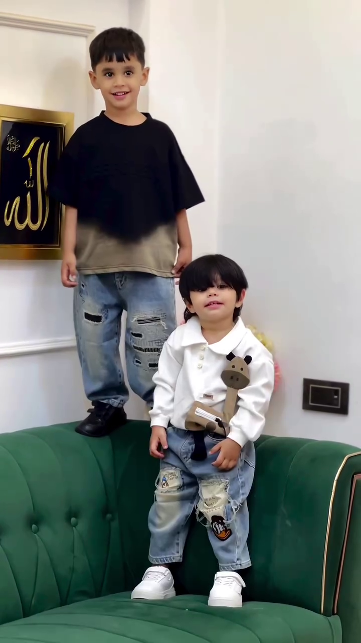 Trendy Kids Casual Denim Looks – Playful Street Style for Little Stars - Image 8