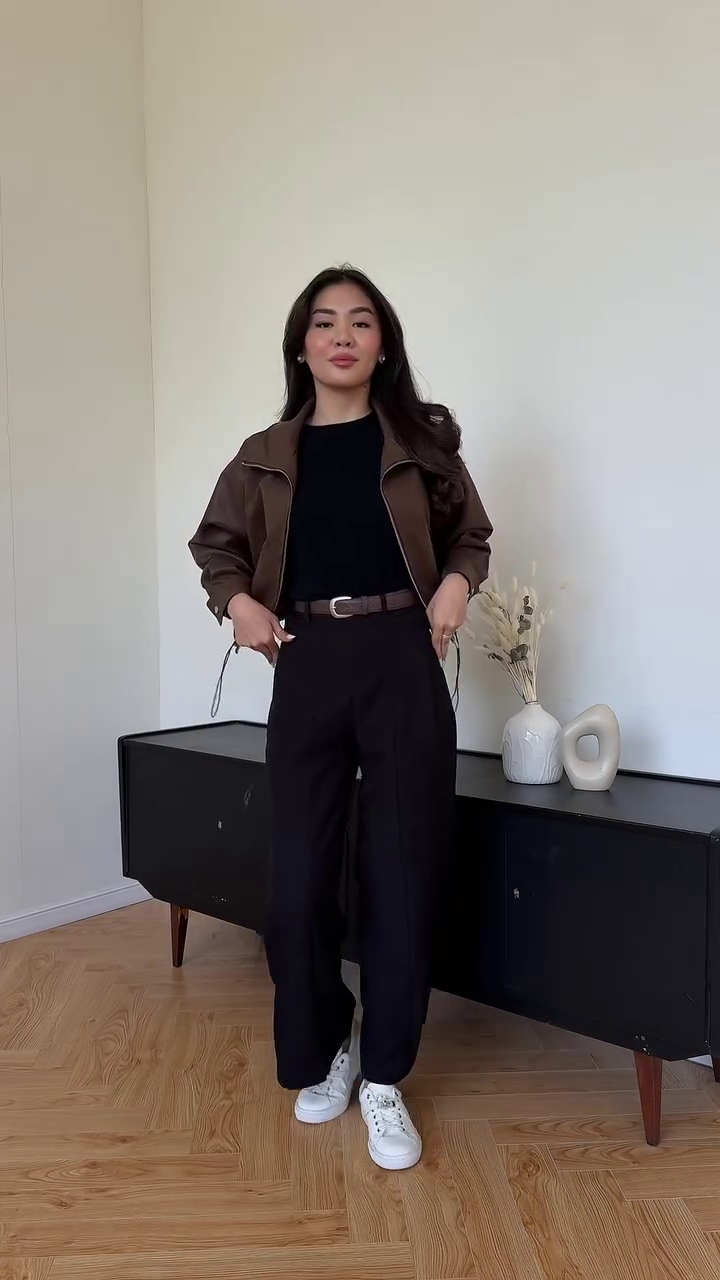 Autumn Essential – Brown Cropped Leather Bomber Jacket - Image 4