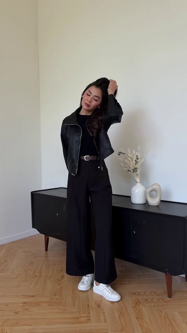 Autumn Essential – Brown Cropped Leather Bomber Jacket