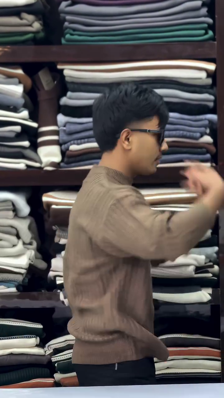 Bold Maroon Ribbed Sweater for Sharp Winter Style - Image 4