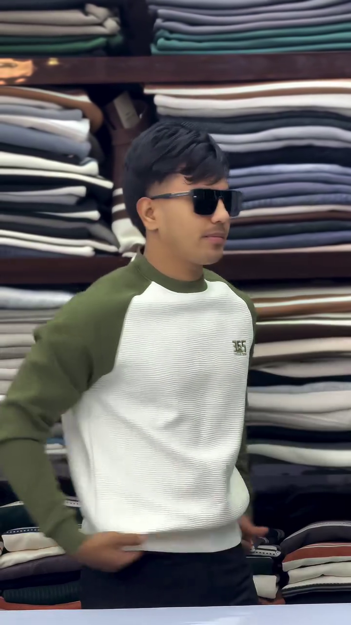 Sporty Red & White Raglan Sweatshirt for Casual Street Style - Image 3