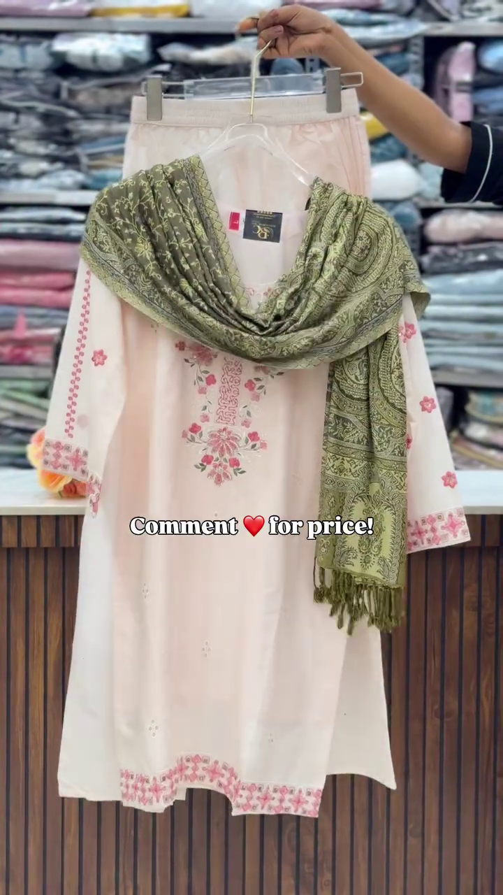 Graceful Cream Kurti with Olive Green Dupatta – Classic Ethnic Wear