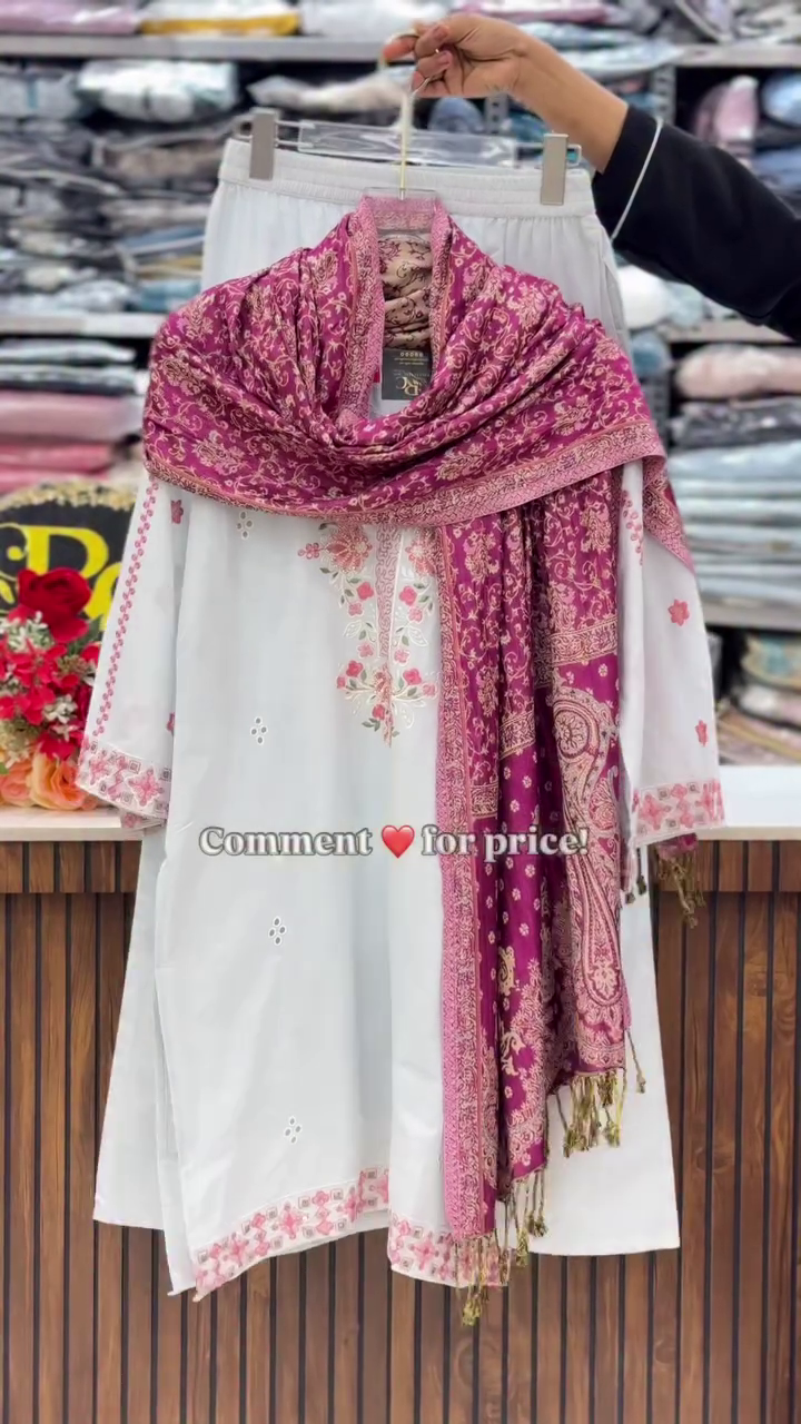 Elegant White Kurti with Pink Printed Dupatta – Festive Special