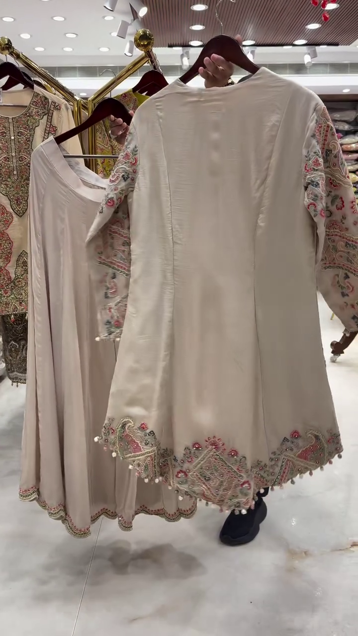 Trendy & Elegant Fashion Collection at Unbeatable Prices - Image 3