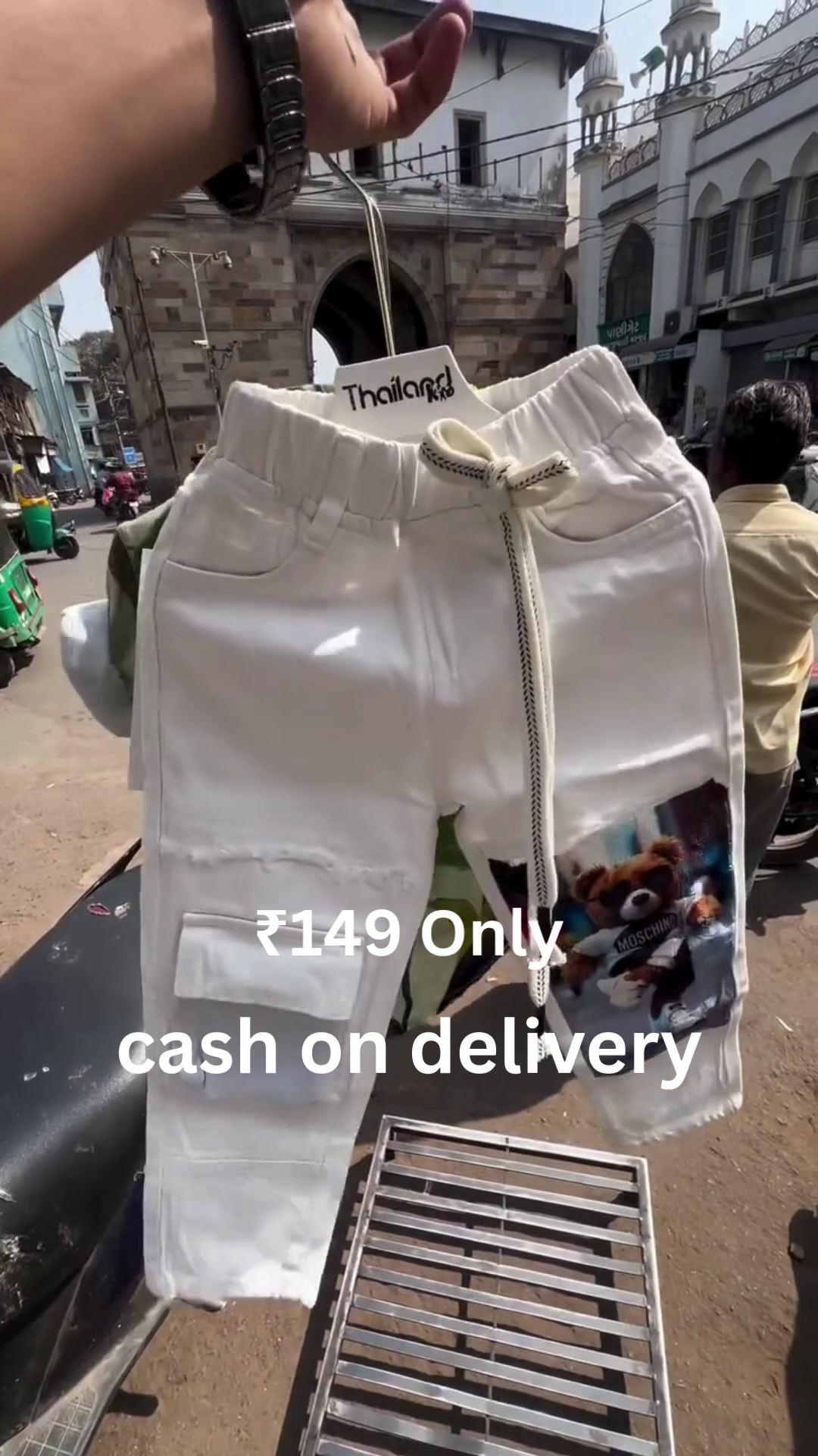 Stylish White Cargo Shorts – Trendy Streetwear at ₹149 | Cash on Delivery