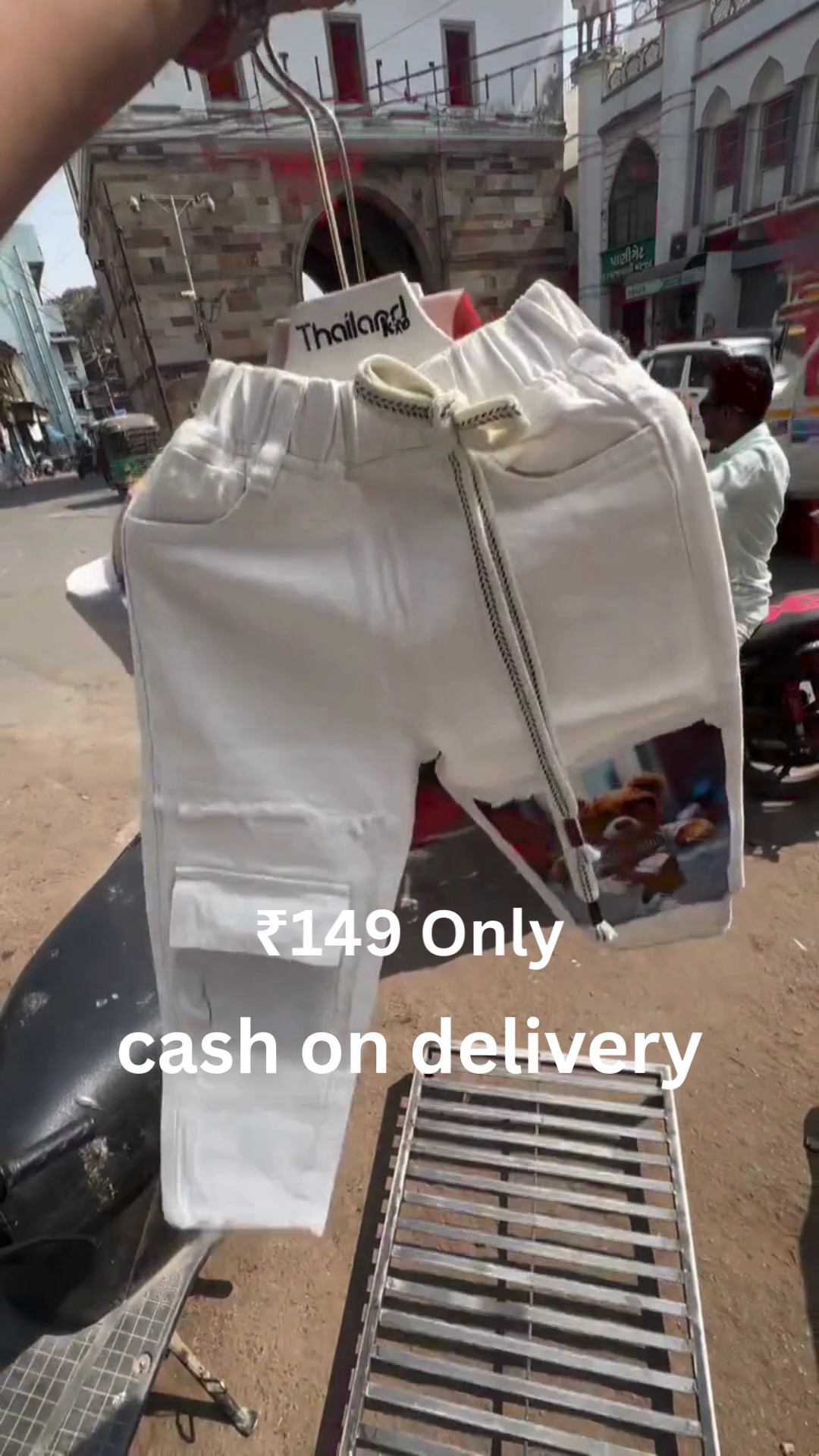 Stylish White Cargo Shorts – Trendy Streetwear at ₹149 | Cash on Delivery - Image 3