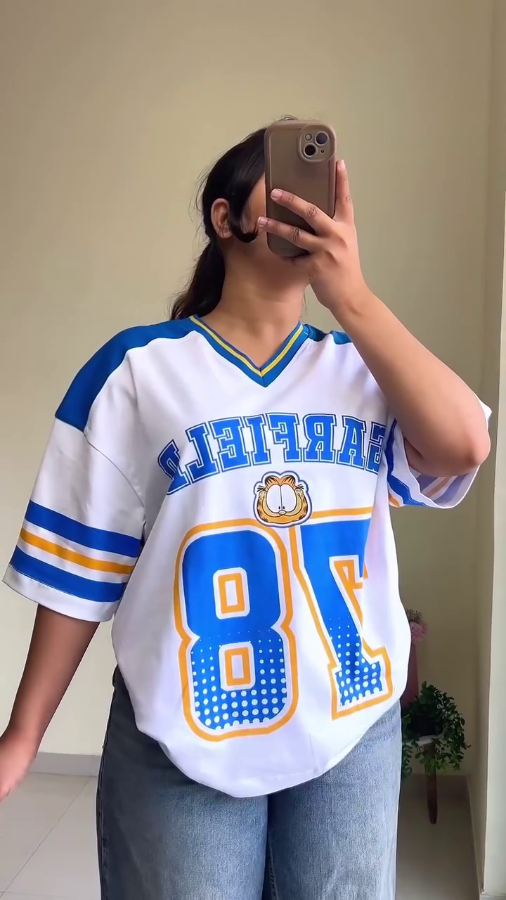 Graphic Oversized T-Shirt with Artistic Headphone Print - Image 2