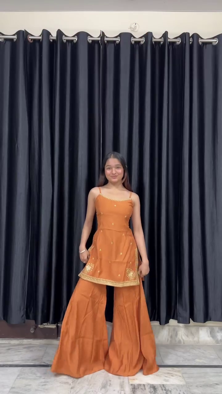 Bold Red Saree with Contemporary Back Design - Image 7