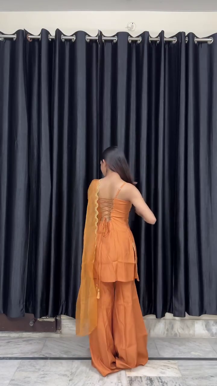 Bold Red Saree with Contemporary Back Design - Image 6