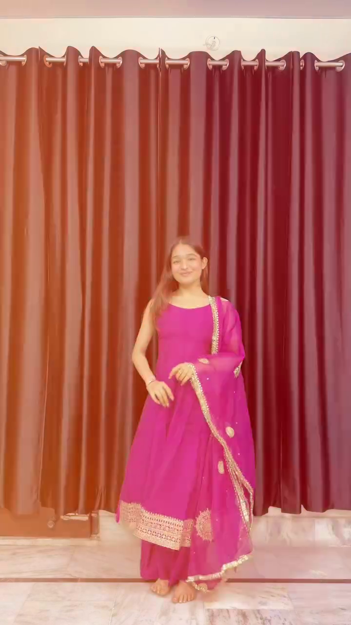 Bold Red Saree with Contemporary Back Design - Image 3