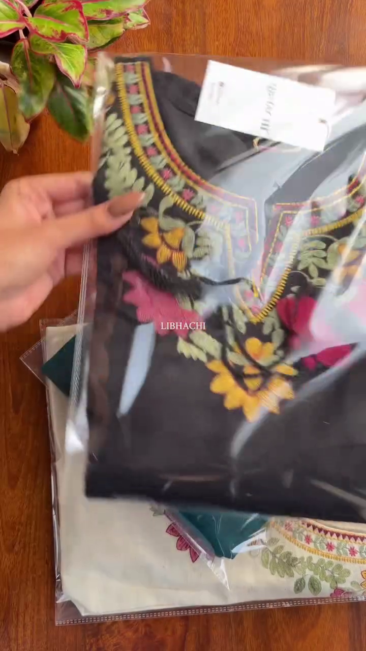 Intricate Floral Embroidery Detailing on Teal Ethnic Wear - Image 4