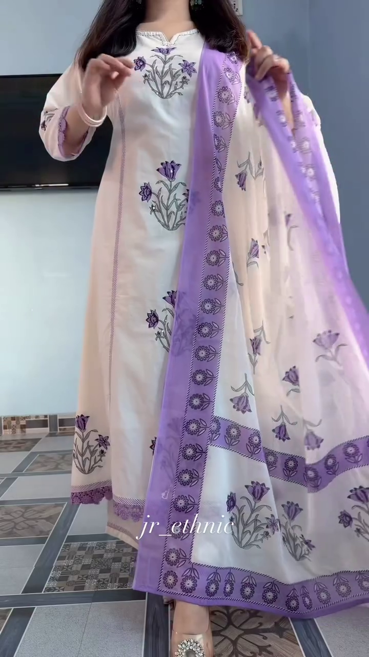 Elegant Ivory & Lavender Floral Suit Set with Delicate Lace Detailing - Image 5